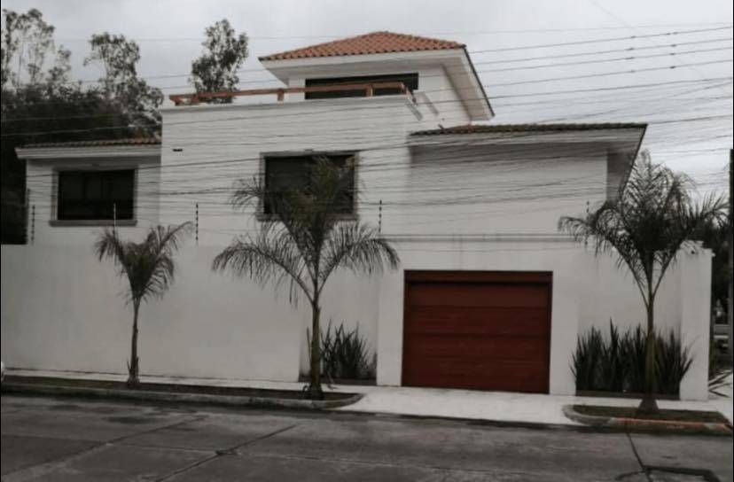 #2966 - Casa para Venta en Guadalajara - JC
