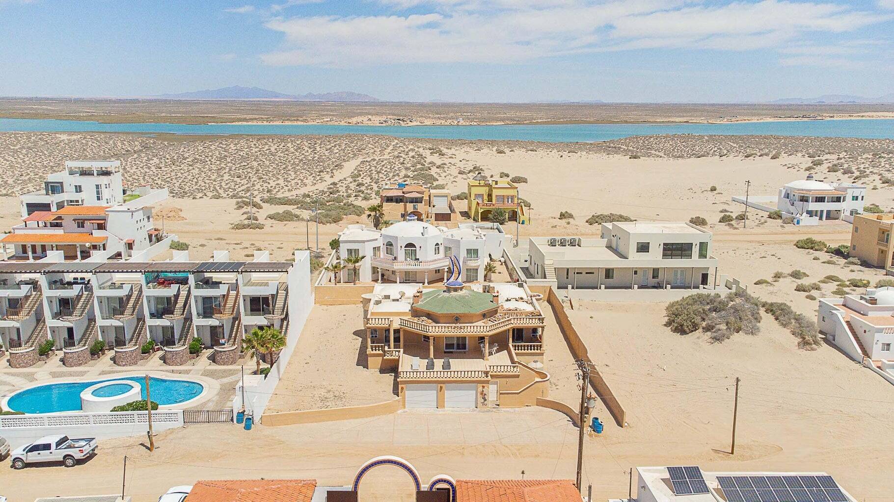 #5861 - Casa para Venta en Puerto Peñasco - SR