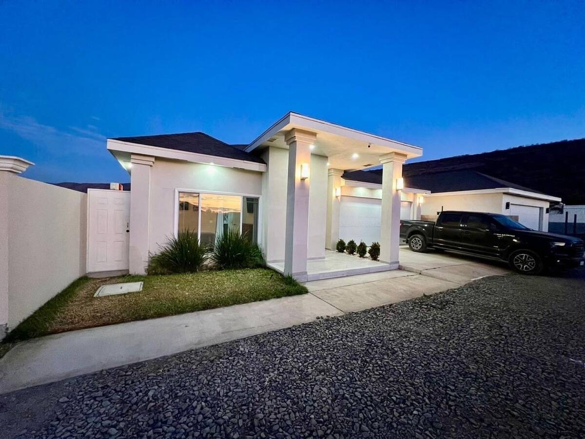 #5970 - Casa para Venta en Ensenada - BC