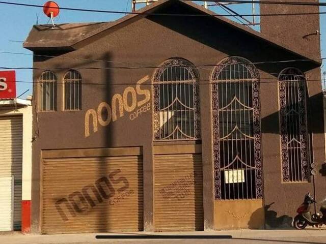 #2383 - EDIFICIO CON LOCALES COMERCIALES Y CASA HABITACION para Venta en Uriangato - GT - 1