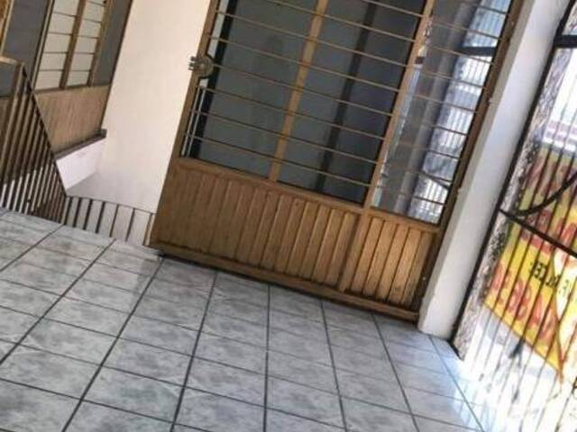EDIFICIO CON LOCALES COMERCIALES Y CASA HABITACION para Venta en Uriangato - 5