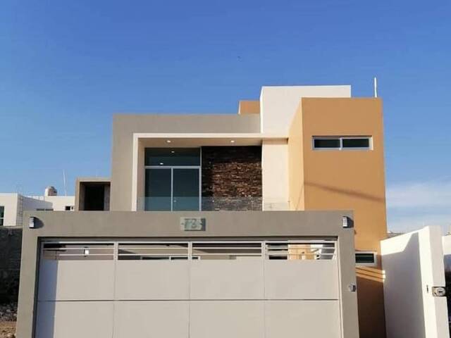 #2450 - Casa para Venta en Villa de Alvarez - CL