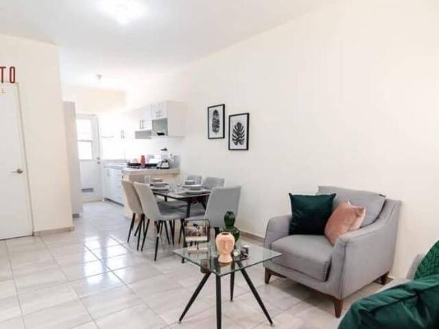 #2731 - Casa para Venta en Villa de Alvarez - CL