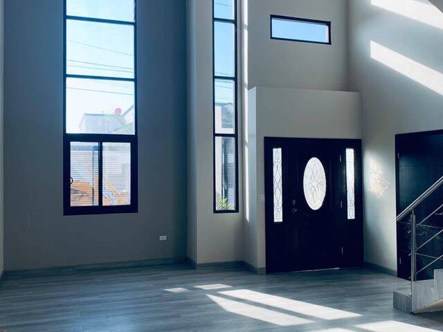 #4213 - Casa para Venta en Ensenada - BC