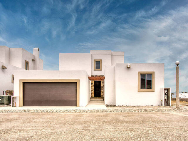 #4755 - Casa para Venta en Ensenada - BC - 2