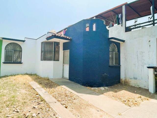 #4999 - Casa para Venta en Villa de Alvarez - CL - 2