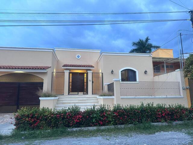 Venta en JARDINES VISTA HERMOSA III - Colima