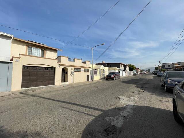 #5323 - Casa para Venta en Ensenada - BC