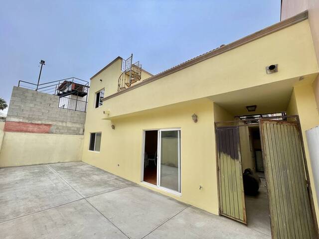 #5461 - Casa para Venta en Playas de Rosarito - BC