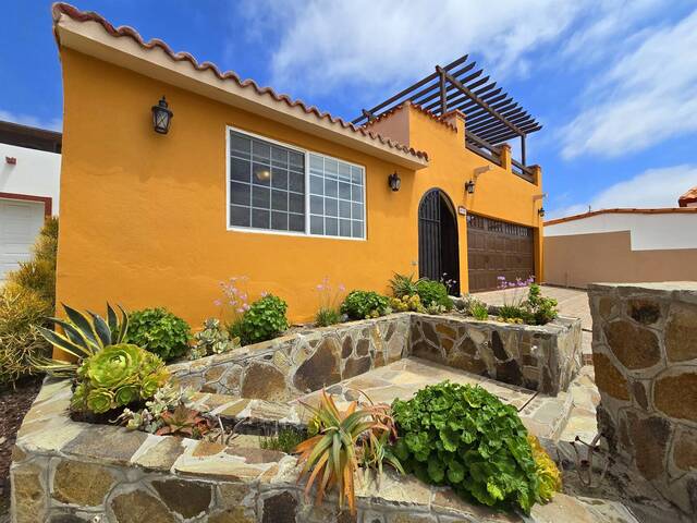 #5496 - Casa para Venta en Playas de Rosarito - BC