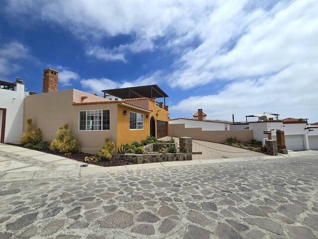 #5496 - Casa para Venta en Playas de Rosarito - BC