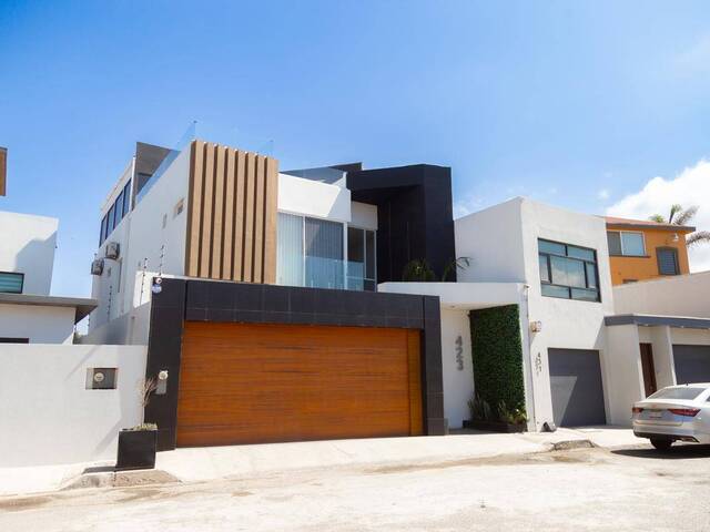 #5546 - Casa para Venta en Ensenada - BC