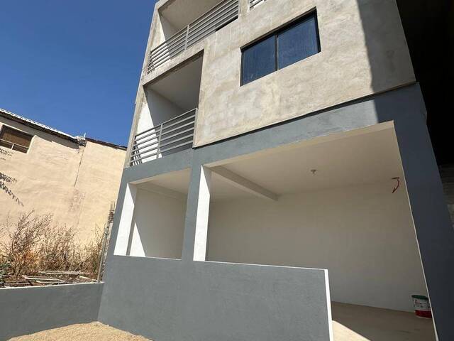 #5547 - Casa para Venta en Ensenada - BC