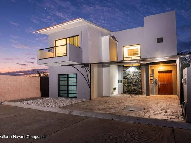 #5876 - Casa para Venta en Bahía de Banderas - NT - 1