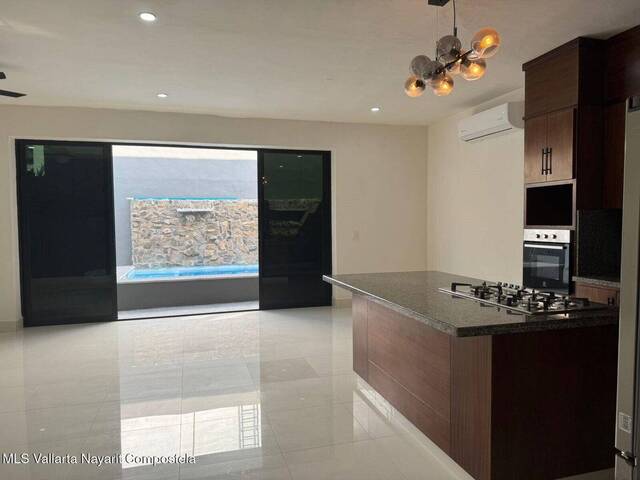 #5877 - Casa para Venta en Bucerías - NT - 1