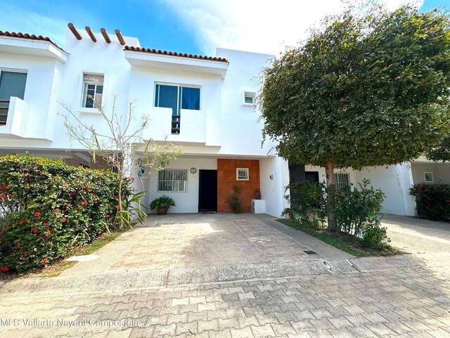#5892 - Casa para Venta en Bucerías - NT - 1