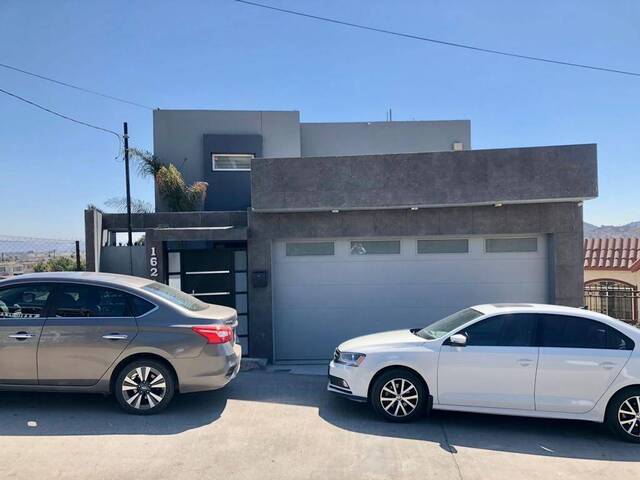 #5974 - Casa para Venta en Ensenada - BC - 1