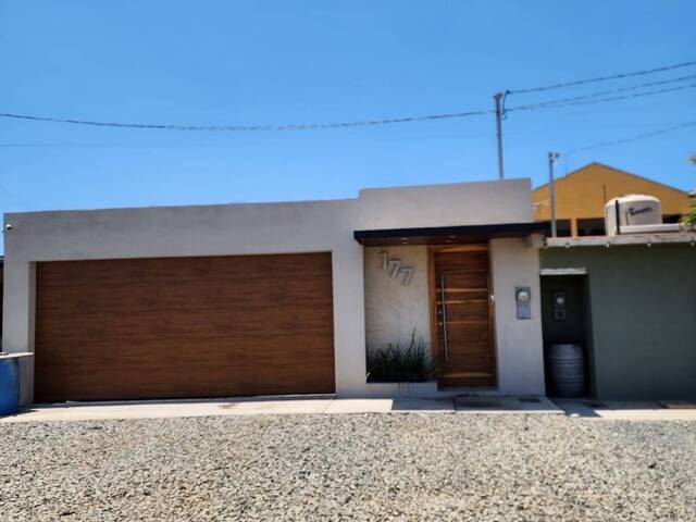 #5992 - Casa para Venta en Ensenada - BC - 1