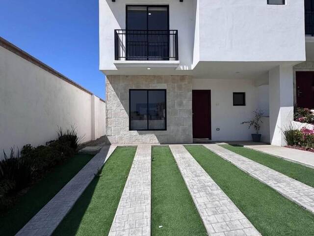 #5996 - Casa para Venta en Ensenada - BC - 1